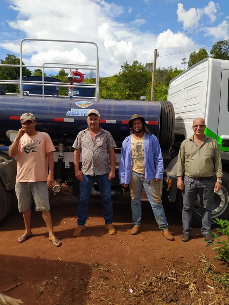 PREFEITO BRANCO esteve ACOMPANHANDO a assistência hídrica dada aos moradores do município de Altamira do Paraná, mais es