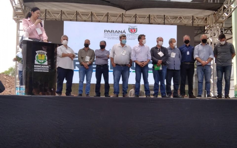 Prefeito Branco junto com o Secretário de Agricultura, Meio Ambiente e Recursos Hídricos, estiveram presentes na Inaugur