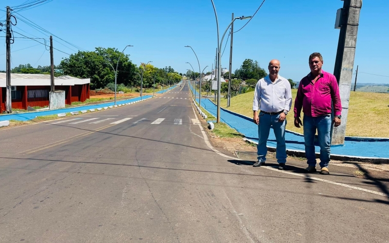 Nesta quinta-feira, dia 09/12/2021 o Prefeito BRANCO como é conhecido, juntamente com o Diretor de Obras o Sr. Irame Din