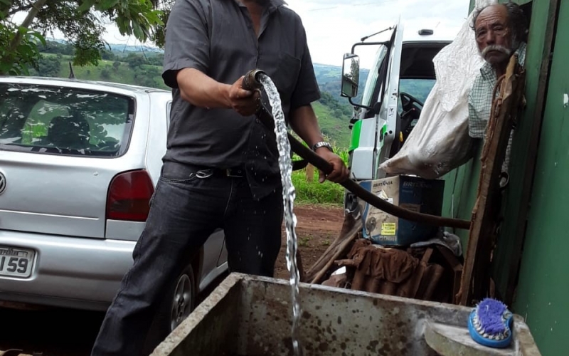 PREFEITO BRANCO esteve ACOMPANHANDO a assistência hídrica dada aos moradores do município de Altamira do Paraná