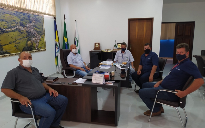 PREFEITO BRANCO junto com SECRETÁRIO DE AGRICULTURA, MEIO AMBIENTE E RECURSOS HÍDRICOS, receberam à visita da empresa FI