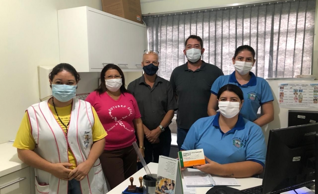 Primeira dose da vacina contra a COVID 19 é aplicada em funcionária da saúde em Altamira do P...